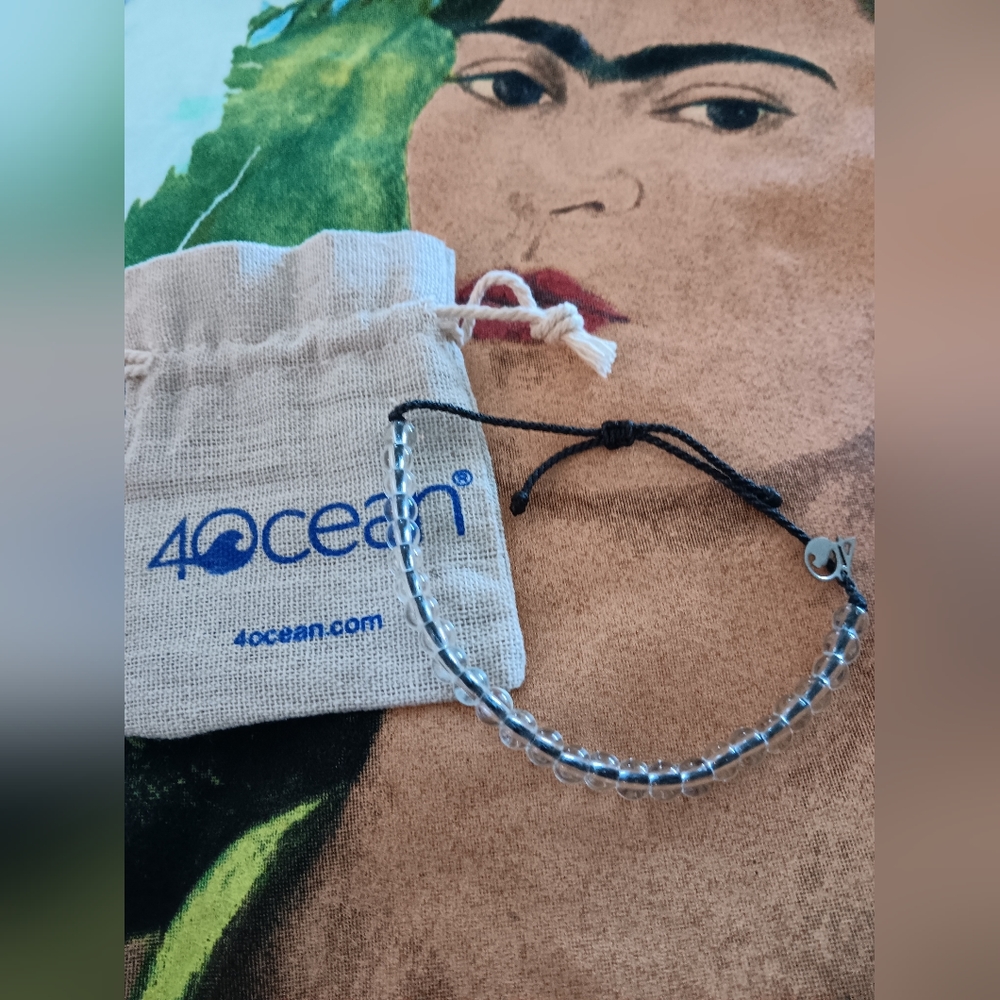 - 4OCEAN HANMADE BRACELET NEW IN POUCH